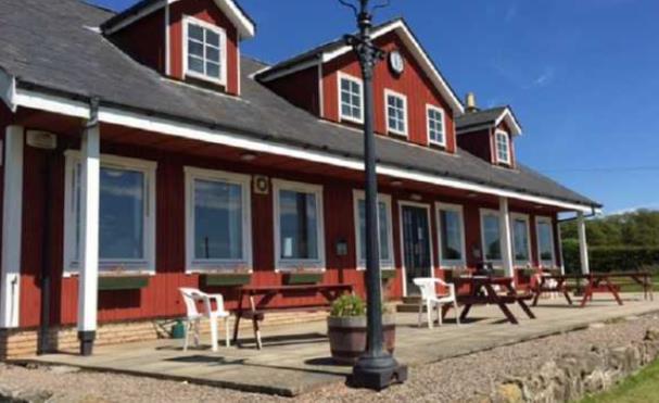 查爾頓高爾夫俱樂部（Charleton Golf Club）被大火燒毀 小型俱樂部曾1994年由老布什總統開業